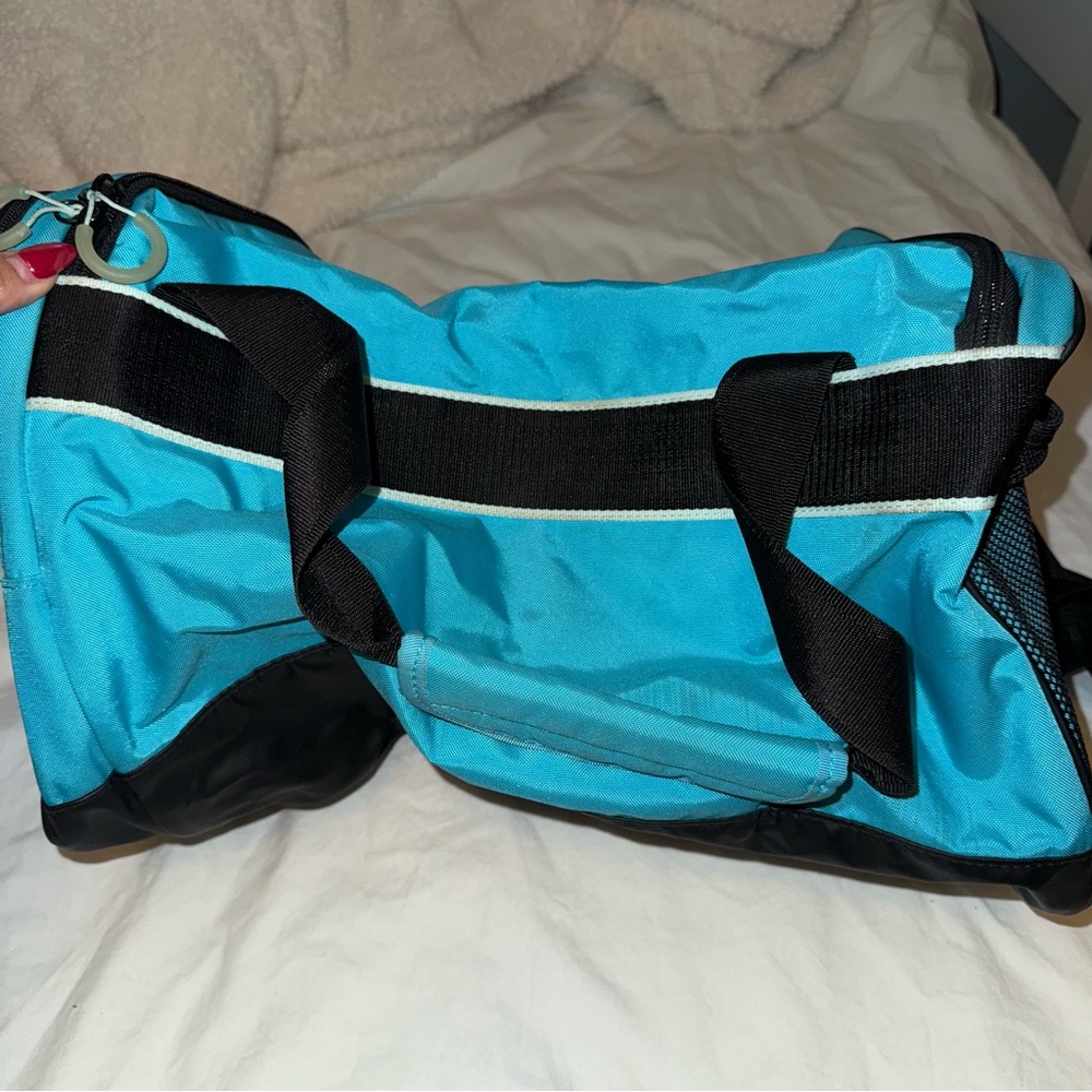 Small Nike Dufflebag - Picture 2 of 4